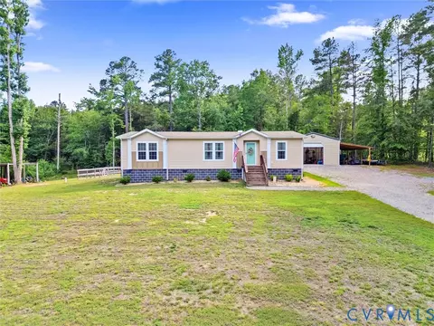 24591 Price Dr, Amelia Court House, VA 23002