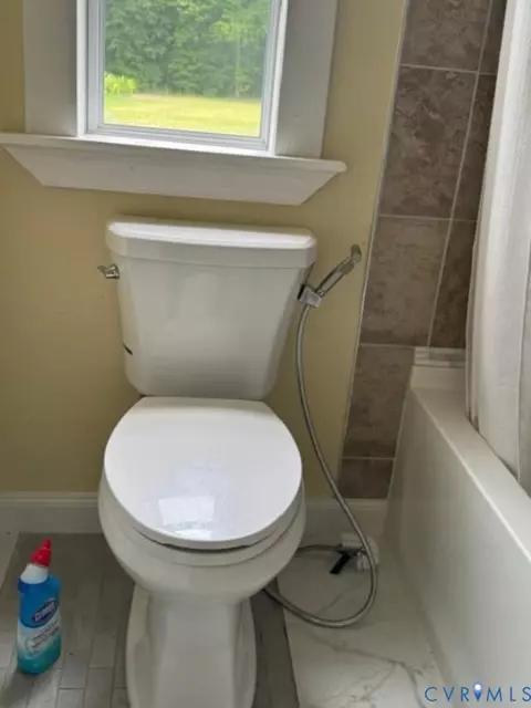 Bath - 18384 Wakefield Rd, Courtland, VA 23837 photo 2 of 4