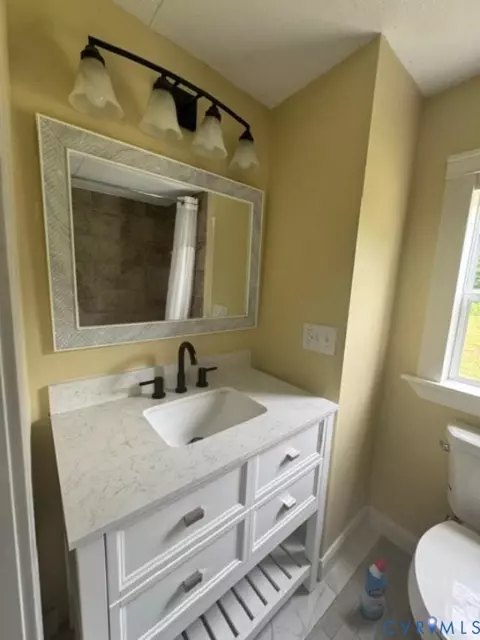 Bath - 18384 Wakefield Rd, Courtland, VA 23837 photo 3 of 4