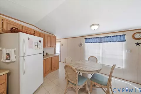517 Crittenden Rd, Deltaville, VA 23043 photo 12