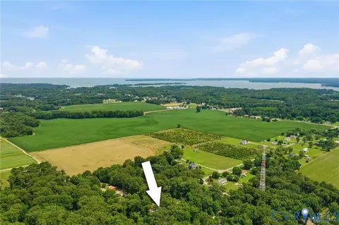 517 Crittenden Rd, Deltaville, VA 23043 photo 4