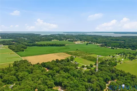 517 Crittenden Rd, Deltaville, VA 23043 photo 10
