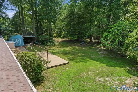 517 Crittenden Rd, Deltaville, VA 23043 photo 5
