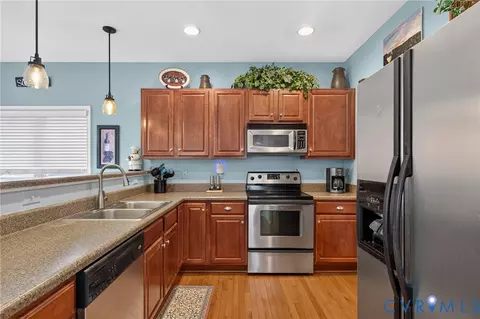 Kitchen - 937 Gorham Ct, Midlothian, VA 23114 photo 3 of 5
