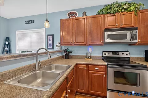 Kitchen - 937 Gorham Ct, Midlothian, VA 23114 photo 5 of 5