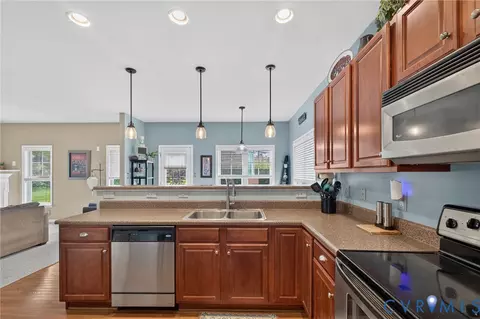 Kitchen - 937 Gorham Ct, Midlothian, VA 23114 photo 4 of 5