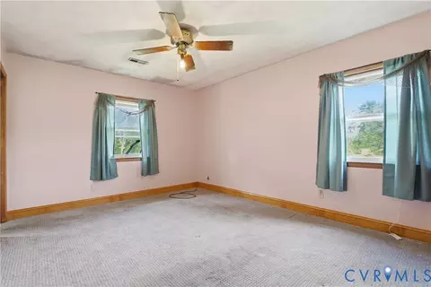Bedroom - 379 Piney Point Rd, Onemo, VA 23130 photo 2 of 6