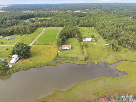 View/Area - 379 Piney Point Rd, Onemo, VA 23130 photo 5 of 12
