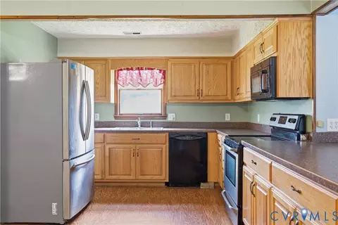 Kitchen - 379 Piney Point Rd, Onemo, VA 23130 photo 1 of 2