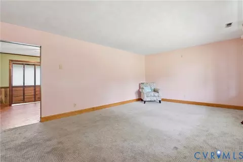 Living - 379 Piney Point Rd, Onemo, VA 23130 photo 3 of 10