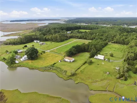 View/Area - 379 Piney Point Rd, Onemo, VA 23130 photo 6 of 12