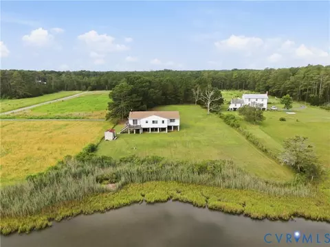View/Area - 379 Piney Point Rd, Onemo, VA 23130 photo 2 of 12