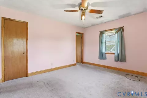 Bedroom - 379 Piney Point Rd, Onemo, VA 23130 photo 3 of 6