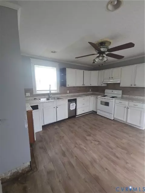 314 E Hawthorne St, Covington, VA 24426 photo 5