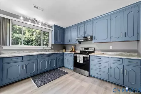 Kitchen - 2114 Wright Ave, Richmond, VA 23224 photo 2 of 2