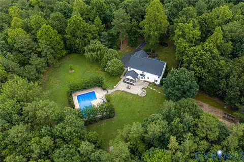 Exterior - 8452 Mount Eagle Rd, Ashland, VA 23005 photo 2 of 19