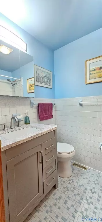 Bath - 11198 Tidewater Trl, Champlain, VA 22438 photo 2 of 2