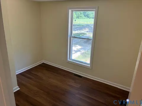 Bedroom - 420 Rolling Path Rd, Louisa, VA 23093 photo 2 of 3