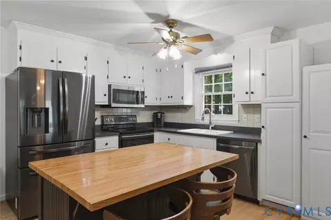 Kitchen - 13521 Bailey Bridge Rd, Midlothian, VA 23112 photo 3 of 3