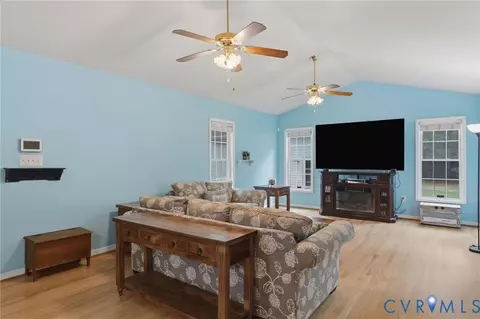 Living - 13521 Bailey Bridge Rd, Midlothian, VA 23112 photo 3 of 4