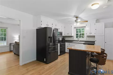 Kitchen - 13521 Bailey Bridge Rd, Midlothian, VA 23112 photo 2 of 3