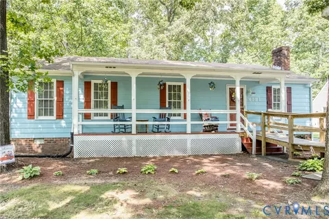 11643 Chester Station Dr, Chester, VA 23831
