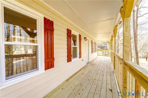 3025 Maplevale Rd, Chester, VA 23831 photo 2