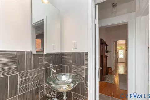 Bath - 3135 Floyd Ave, Richmond, VA 23221 photo 3 of 6