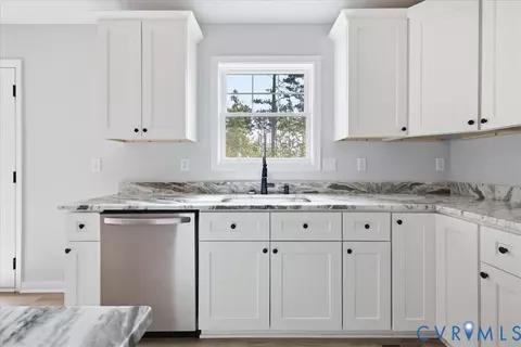 Kitchen - 12853 White Oak Rd, Dewitt, VA 23840 photo 4 of 5