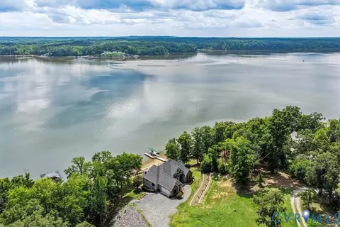 111 Sunset Dr, Clarksville, VA 23927
