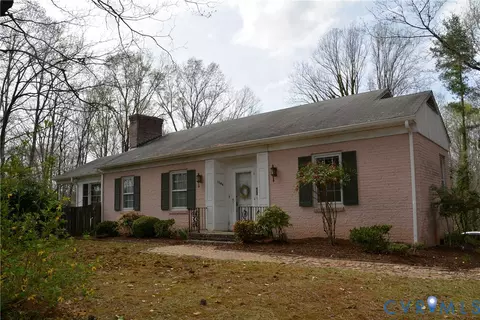 1104 High St, Farmville, VA 23901