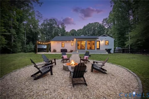 1558 Horsepen Hills Rd, Maidens, VA 23102