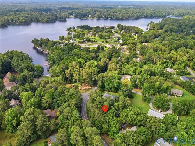 801 Lake Caroline Dr, Ruther Glen, VA 22546