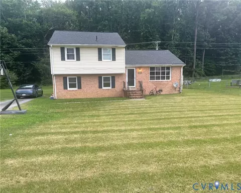 25724 Tanglewood Dr, Petersburg, VA 23803