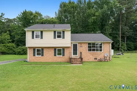 25724 Tanglewood Dr, Petersburg, VA 23803