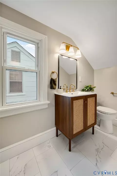 Bath - 2016 Gordon Ave, Richmond, VA 23224 photo 3 of 3