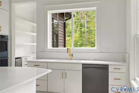 Kitchen - 15212 Barford Dr, Midlothian, VA 23112 photo 3 of 6