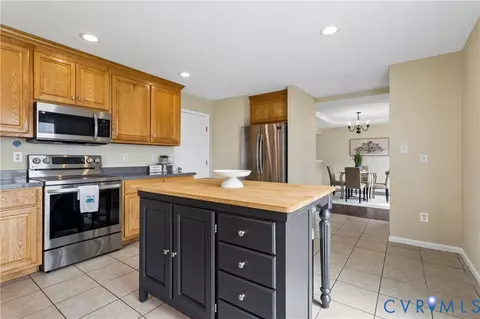 Kitchen - 21 St Johns Dr, Hampton, VA 23666 photo 2 of 8