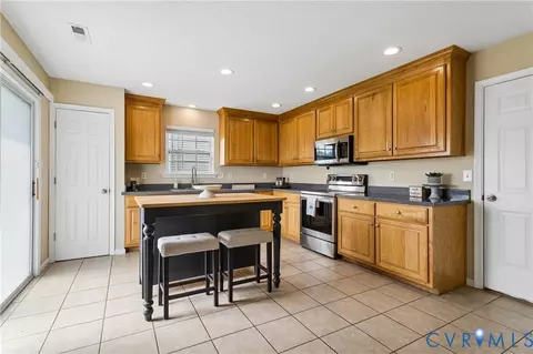 Kitchen - 21 St Johns Dr, Hampton, VA 23666 photo 1 of 8