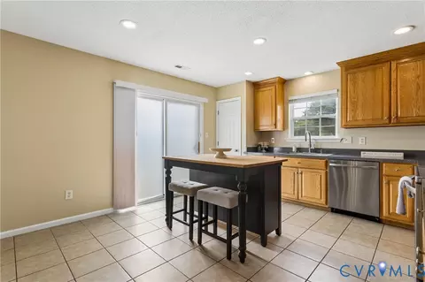 Kitchen - 21 St Johns Dr, Hampton, VA 23666 photo 3 of 8