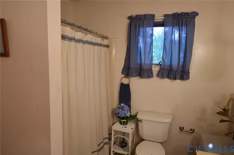 Bath - 642 Star St, Pounding Mill, VA 24637 photo 3 of 3