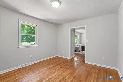 Living - 2810 Sutherland Rd, Sutherland, VA 23885 photo 6 of 6
