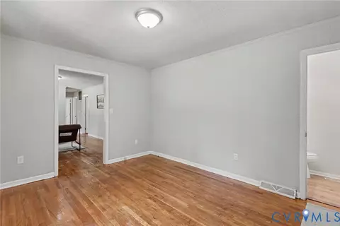Living - 2810 Sutherland Rd, Sutherland, VA 23885 photo 5 of 6