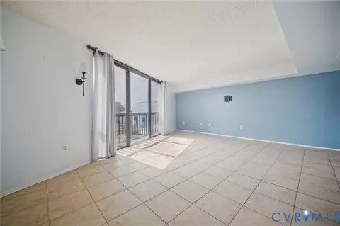 Living - 1222 E Ocean View Ave #304, Norfolk, VA 23503 photo 2 of 3