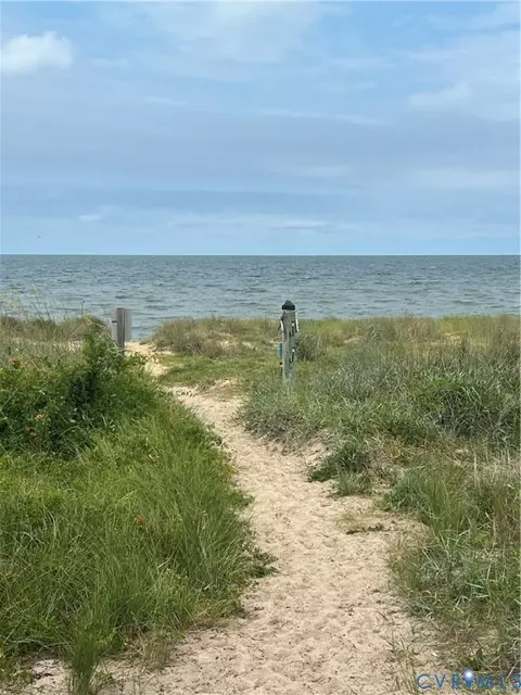View/Area - 1222 E Ocean View Ave #304, Norfolk, VA 23503 photo 4 of 12