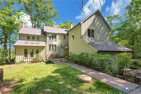 379 Wood Landing Rd, Fredericksburg, VA 22405