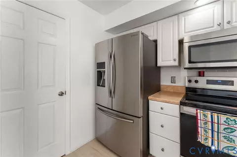 Kitchen - 1760 Gloucester Rd, Gloucester Point, VA 23062 photo 2 of 3