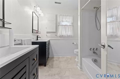 Bath - 1760 Gloucester Rd, Gloucester Point, VA 23062 photo 3 of 4