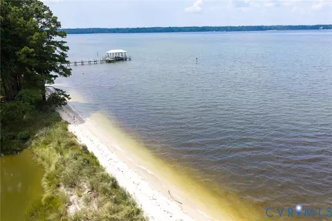 View/Area - 1760 Gloucester Rd, Gloucester Point, VA 23062 photo 3 of 6