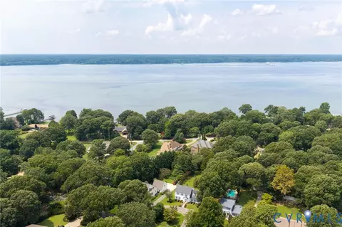 View/Area - 1760 Gloucester Rd, Gloucester Point, VA 23062 photo 5 of 6